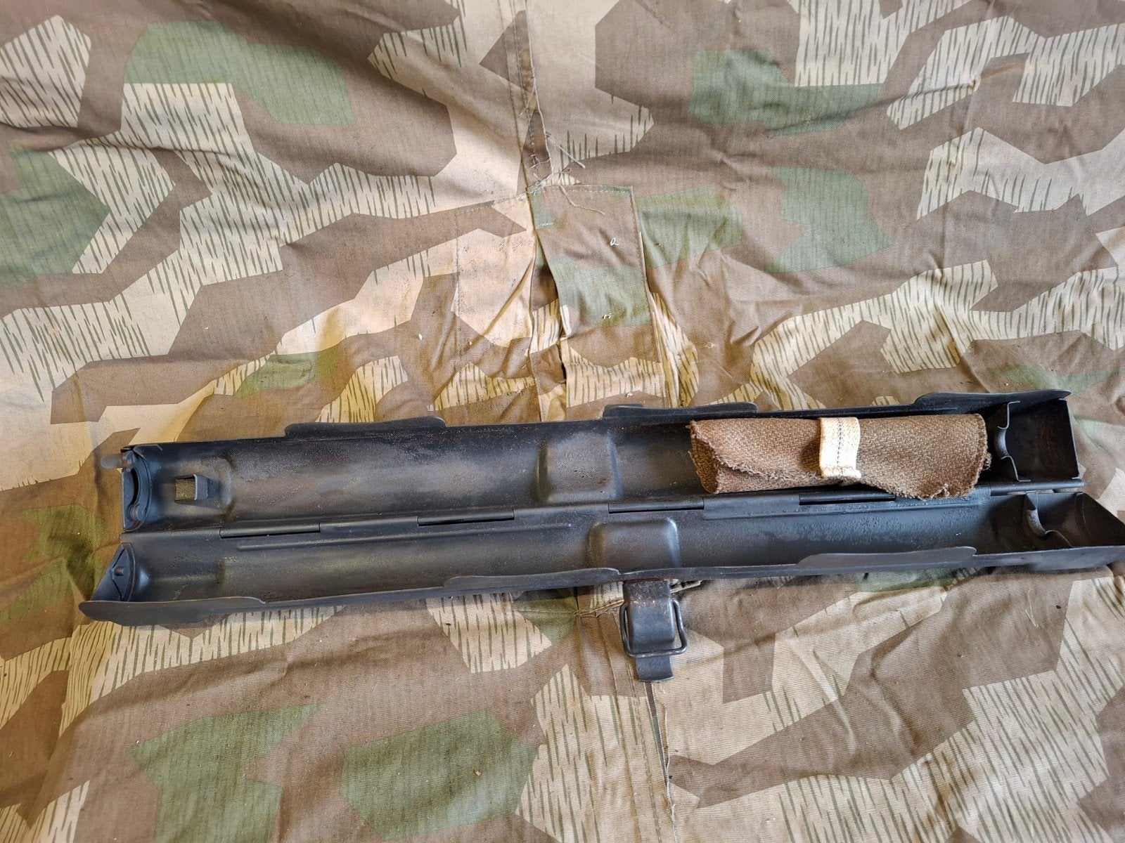 WO2 Duitse MG42 loopcontainer 1943 met loopdoek, Ophalen of Verzenden, Duitsland