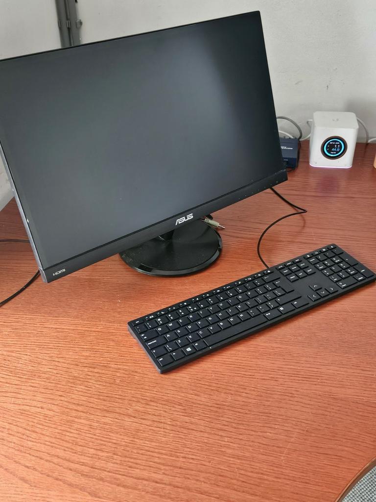Ikea bureau, nog in prachtige staat!, Ophalen, Zo goed als nieuw
