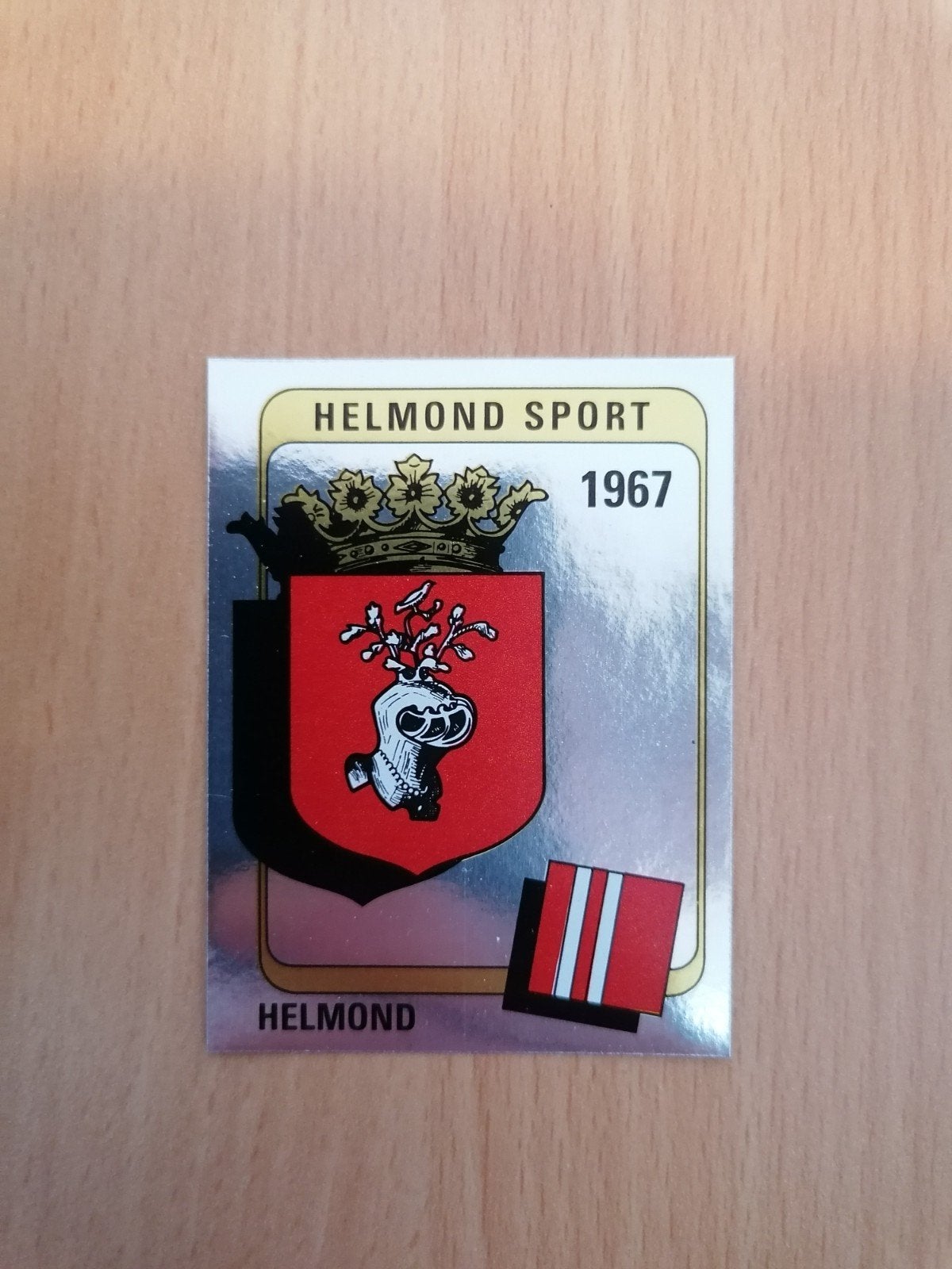 Panini Voetbal 84 #175 Helmond Sport embleem., Verzamelen, Ophalen of Verzenden, Zo goed als nieuw, Overige binnenlandse clubs