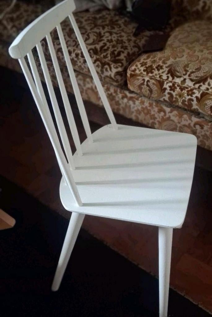 Vintage Witte spijlenstoel. Deens design van Farstrup, Huis en Inrichting, Stoelen, Ophalen, Hout