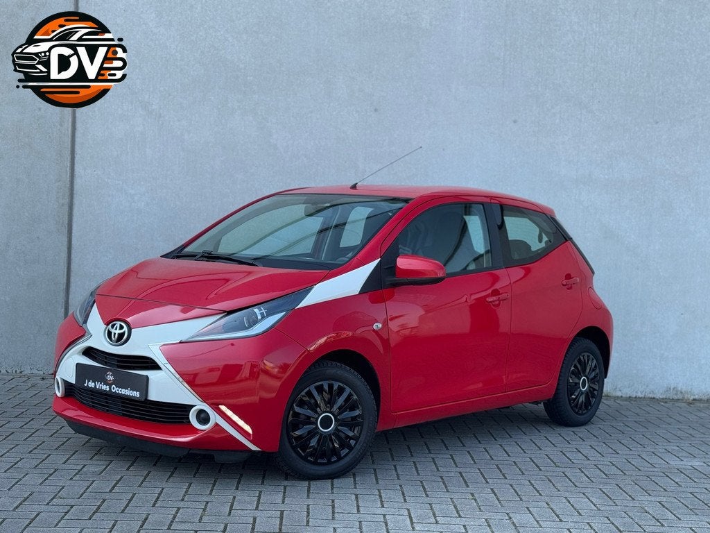 Toyota Aygo 1.0 VVT-i x-pure NAV CAR PLAY AIRCO, Auto's, Toyota, 4 stoelen, Origineel Nederlands, Bedrijf, Handgeschakeld