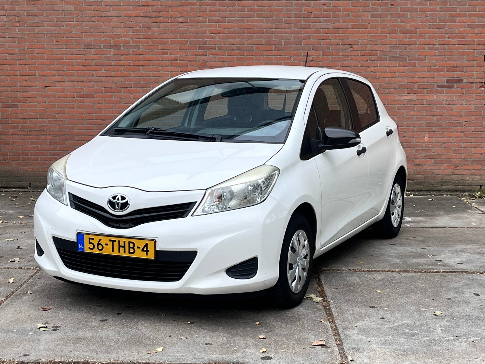 Toyota Yaris 1.0 12V Vvt-i 5DR 2012 Wit, Auto's, Wit, Origineel Nederlands, Bedrijf, Handgeschakeld