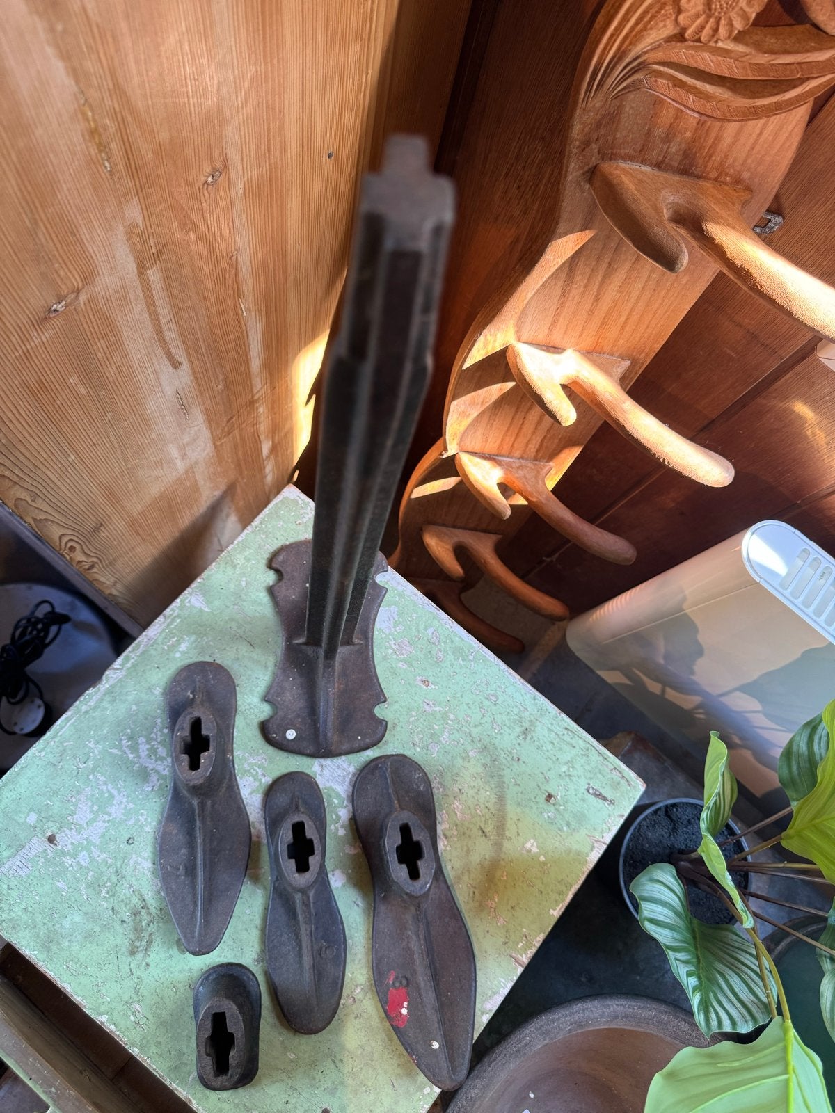 Oude ijzeren schoenmakerset met diverse hulpstukken, Ophalen of Verzenden