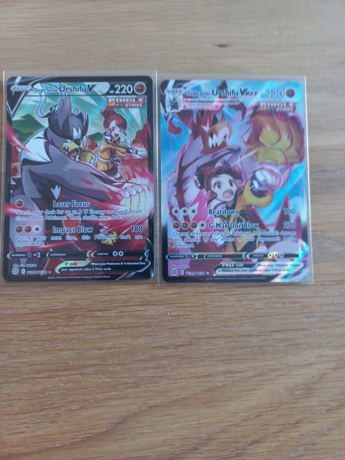 Urshifu V & VMAX Pokémon kaarten - Single Strike, Ophalen of Verzenden, Zo goed als nieuw, Meerdere kaarten