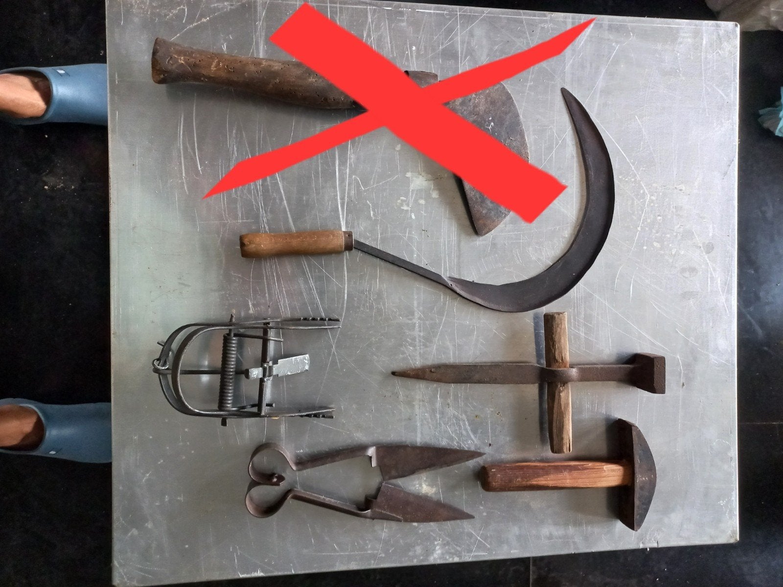 Verzameling boerengereedschap., Verzenden
