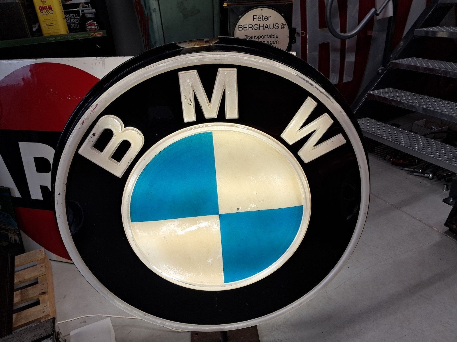 Uniek BMW Logo 90cm in geleefde staat werkend 2 zijdig Logo., Verzamelen, Ophalen, Eu, Gebruikt, Eu