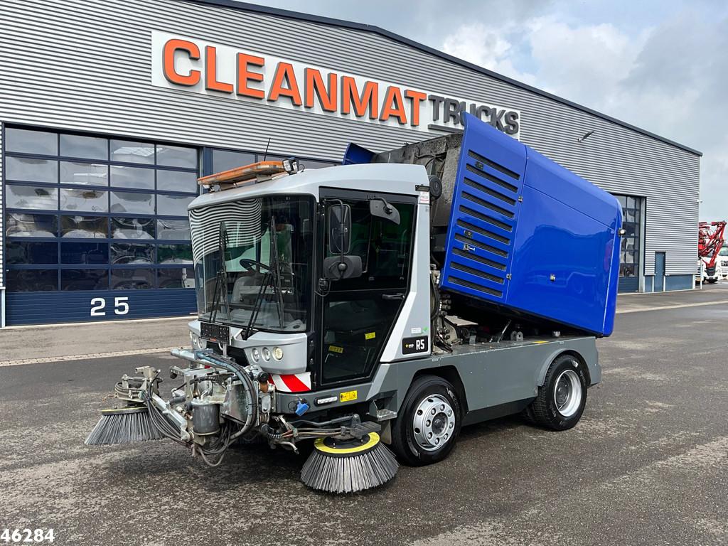 Ravo 560 with 3-rd brush (bj 2015), Auto's, Vrachtwagens, Euro 5, Achterwielaandrijving, 160 pk, Diesel
