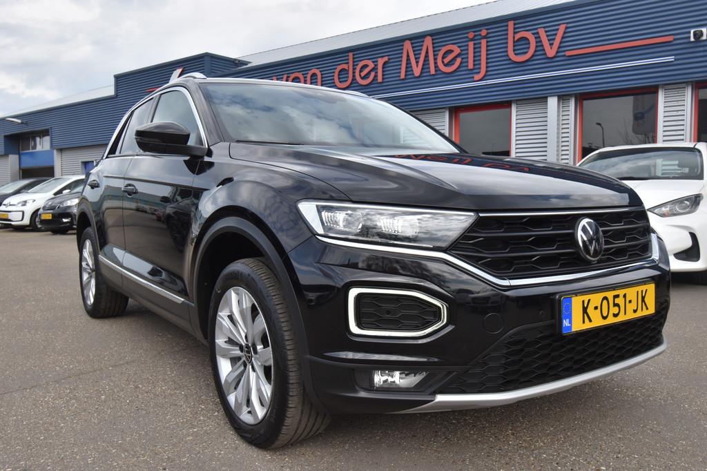 Volkswagen T-Roc 1.5 TSI Sport , TREKHAAK , VIRTUAL COCKPIT, 1254 kg, 150 pk, Leder en Stof, Zwart