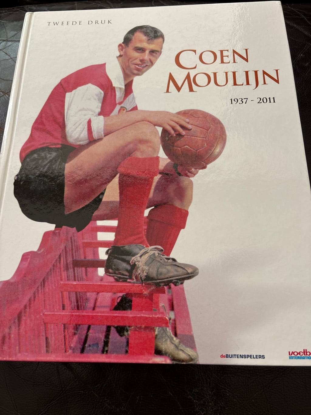 Coen Moulijn 1937-2011 - Voetbalbiografie, Ophalen of Verzenden, Zo goed als nieuw, Balsport