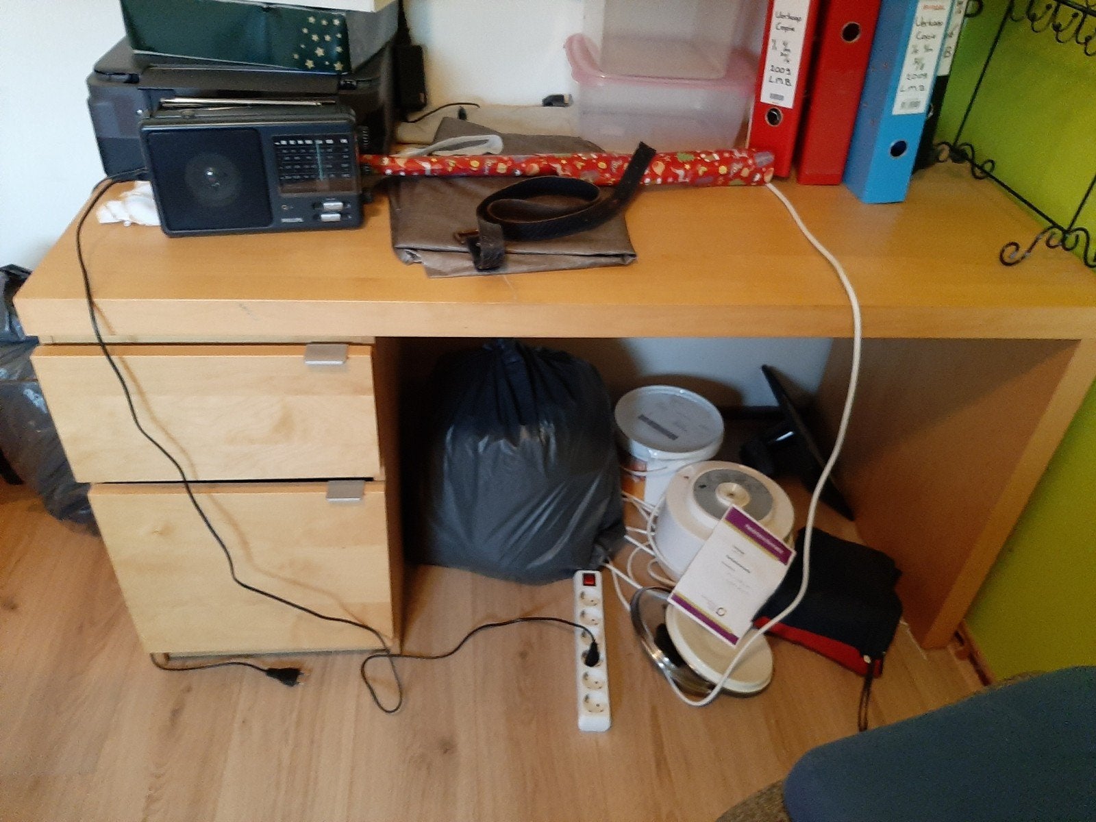 IKEA Bureau met ladeblok - 140x65x73 cm, Ophalen, Met lades, Gebruikt, Hout