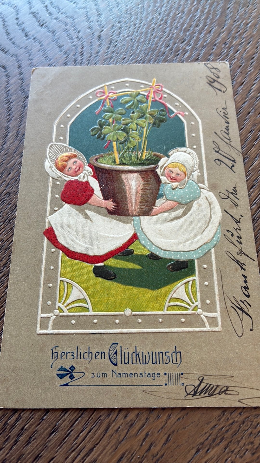 Reliefkaart.1908.Verjaarswens.2 kinderen,grote pot klaver 4, Ophalen of Verzenden, Voor 1920, Gelopen