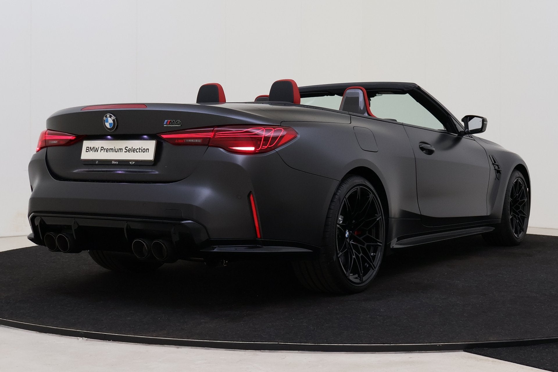 BMW M4 Cabrio xDrive High Executive Competition Automaat / M, Auto's, BMW, Euro 6, 4 stoelen, Vierwielaandrijving, Zilver of Grijs