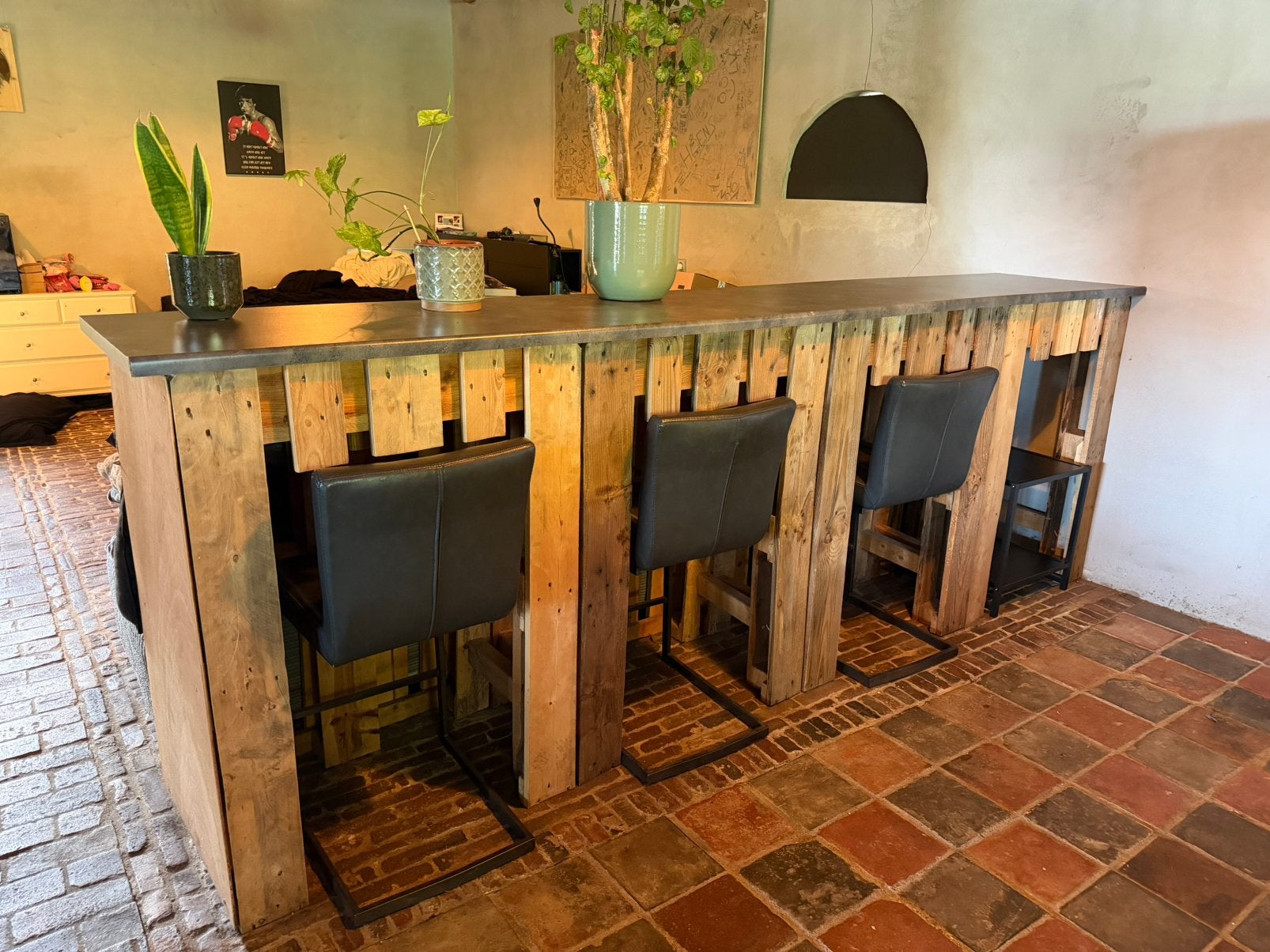 Bar + 5 stoelen + LED-verlichting (verwerkt onder hed blad)., Ophalen, Nieuw