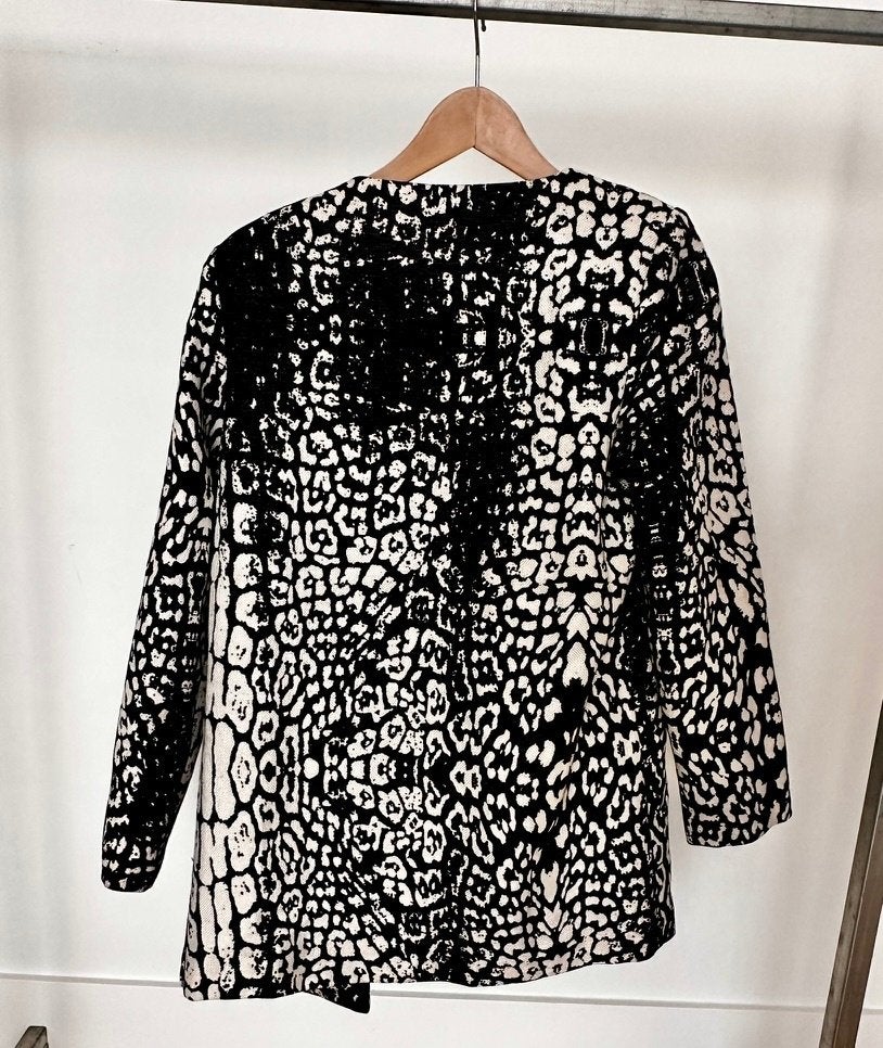 Foto 3 van Ethina lange blazer luipaardprint zwart wit maat 36