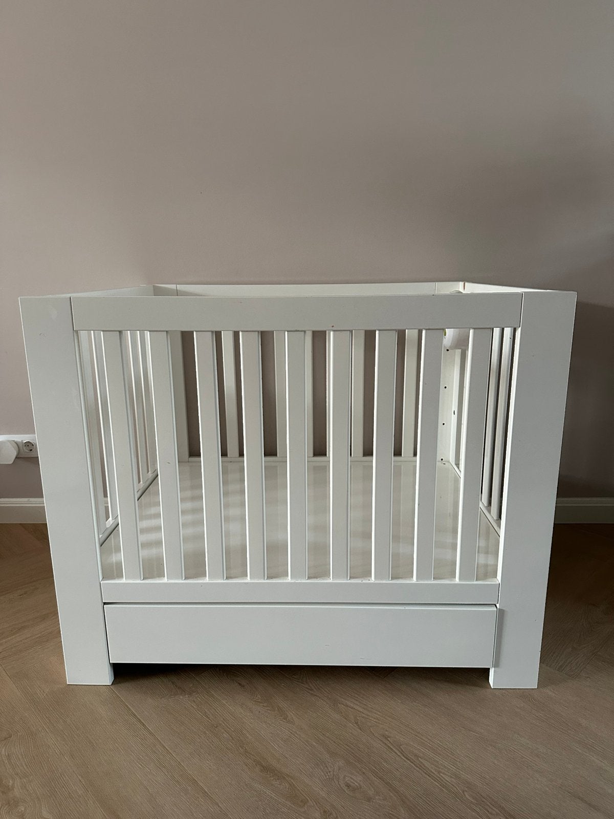 Kidsmill Alaska Baby Box met Lade, Kinderen en Baby's, Ophalen, Gebruikt, Vierkant, In hoogte verstelbaar
