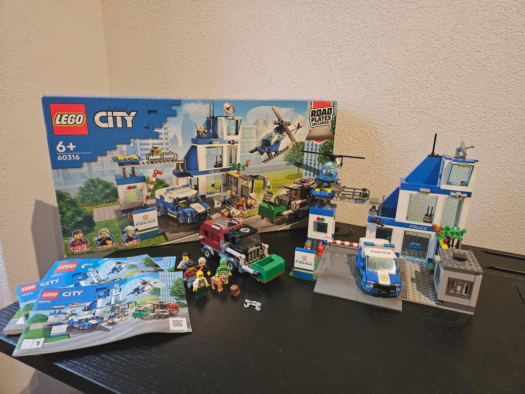 LEGO City 60316 – Politiebureau met gevangenis en voertuigen, City, Lego, Ophalen of Verzenden, Zo goed als nieuw