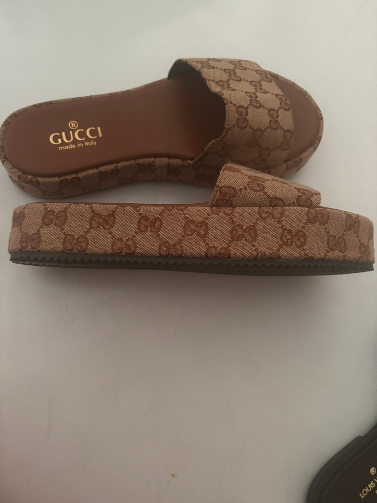 Mooie slippers, Kleding | Heren, Schoenen, Ophalen of Verzenden, Zo goed als nieuw, Zwart