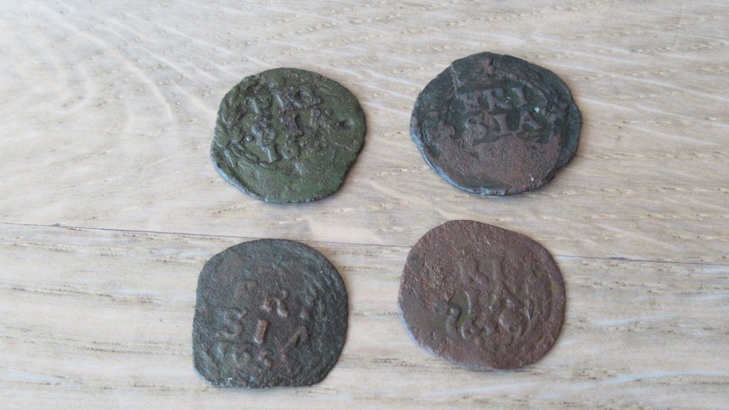 Frisia duiten 4 verschillende vanaf plm 1600 / bodemvondst, Ophalen of Verzenden, Vóór koninkrijk, Overige waardes, Setje