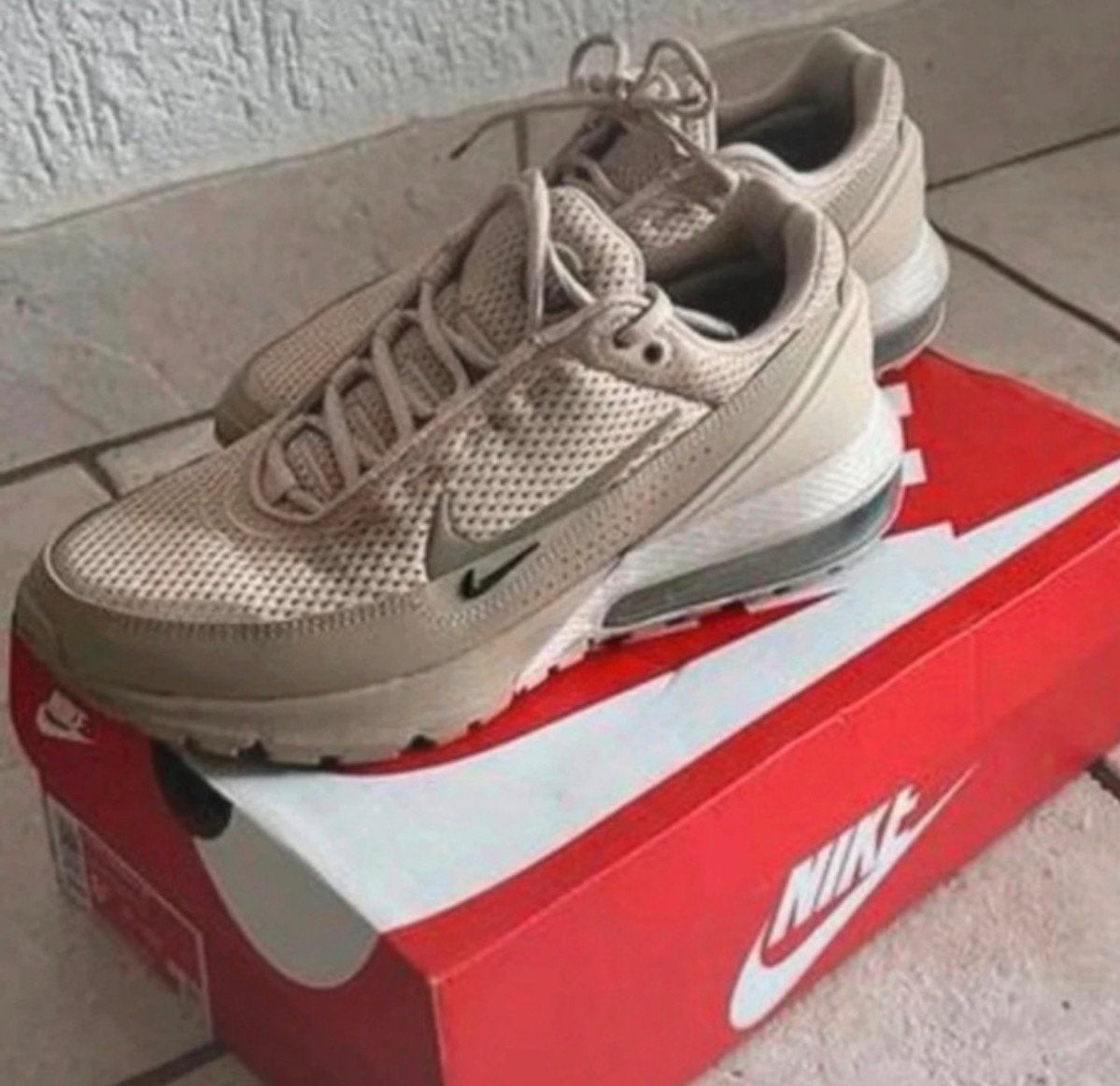 Nike Air Max Pulse, Ophalen of Verzenden, Zo goed als nieuw, Hardloopschoenen, Nike