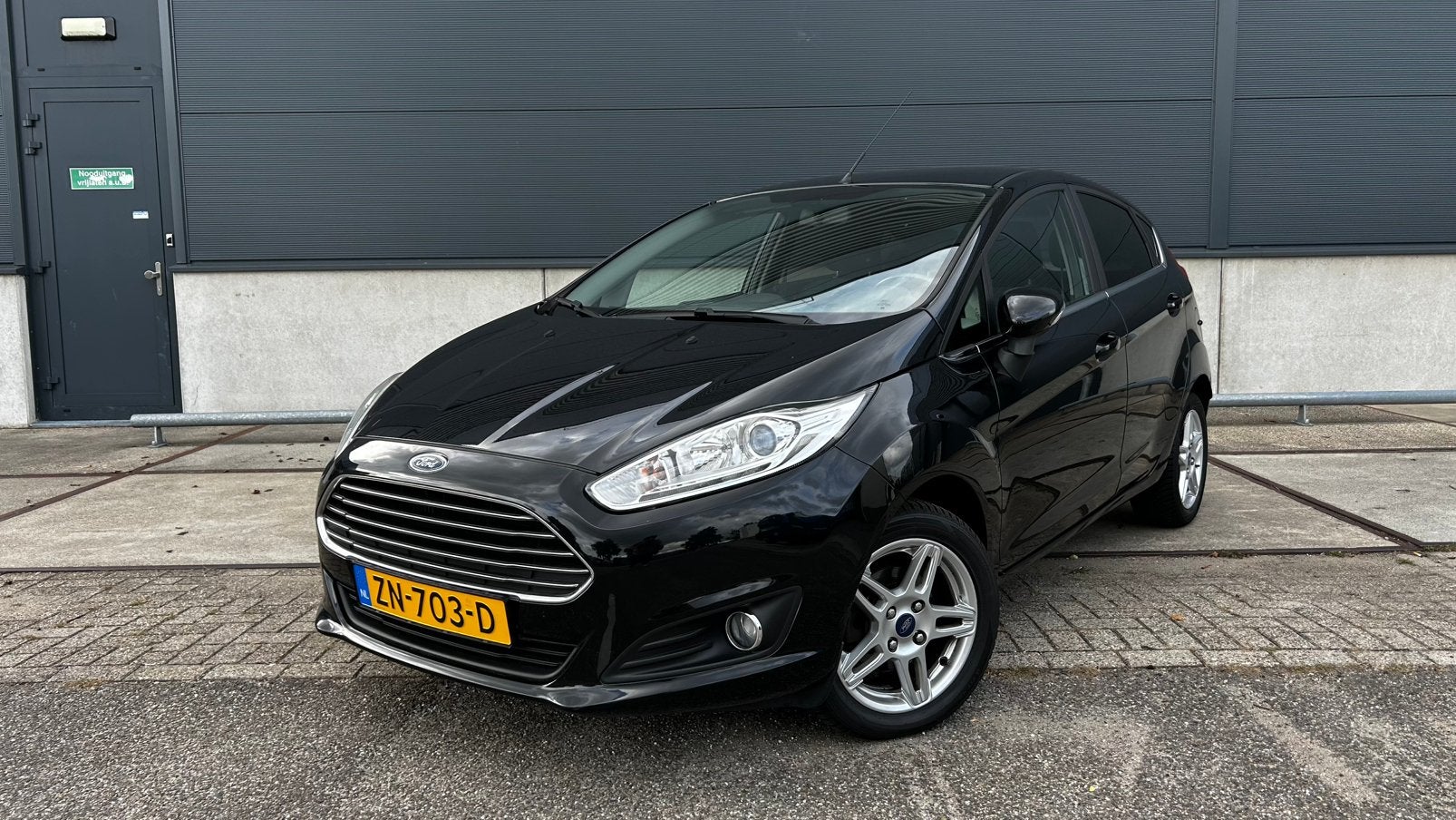 Ford Fiësta 1.0 92KW/125PK 5D 2013 Apk 07/2027 stoelverwarm., Auto's, Voorwielaandrijving, 40 €/maand, Zwart, Handgeschakeld
