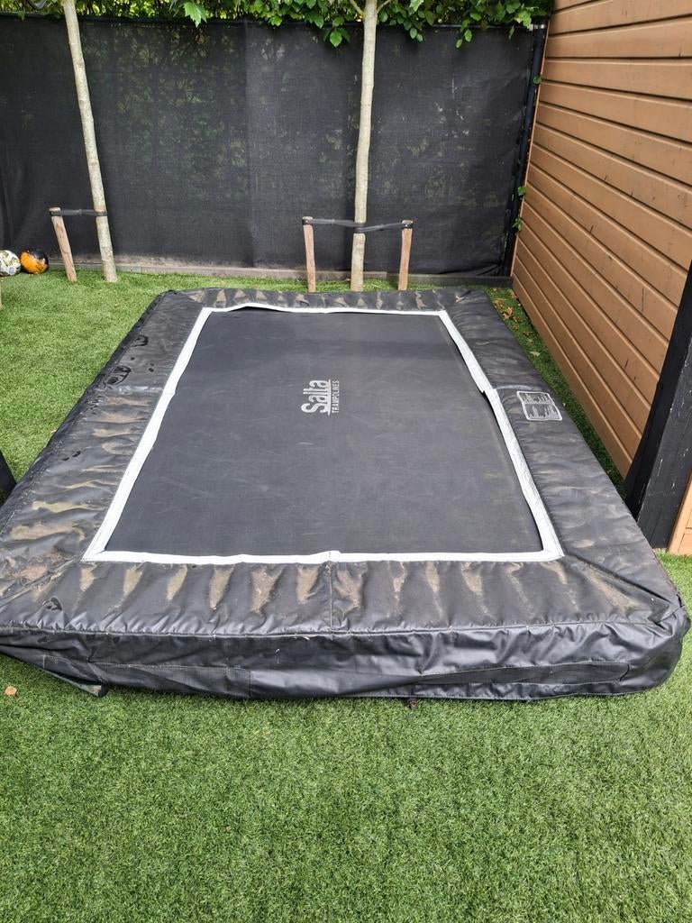 Grote Salta trampoline 2.1 x 3.1 meter - Gebruikt maar goed, Kinderen en Baby's, Speelgoed | Buiten | Trampolines, Gebruikt, Ophalen