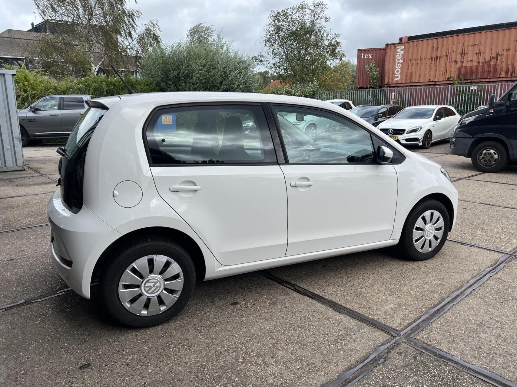 Foto 4 van Volkswagen Up! 1.0 5DRS 2016 Wit | Airco |