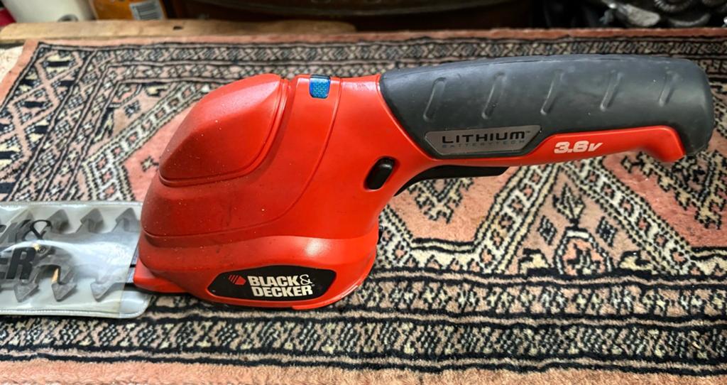 Black & Decker Lithium 3.6V heggenschaar, Tuin en Terras, Heggenscharen, Gebruikt, Accu, Ophalen of Verzenden