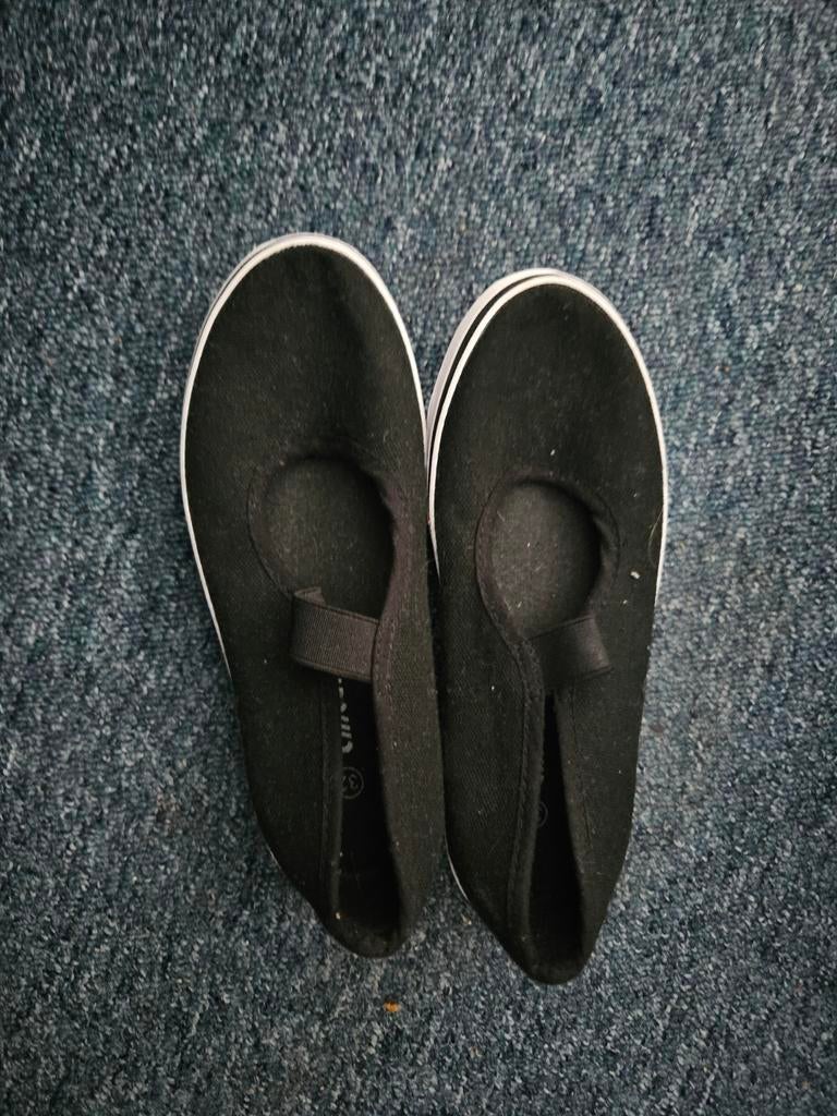 Zwarte gymschoenen maat 32, Kinderen en Baby's, Kinderkleding | Schoenen en Sokken, Jongen of Meisje, Schoenen, Ophalen of Verzenden