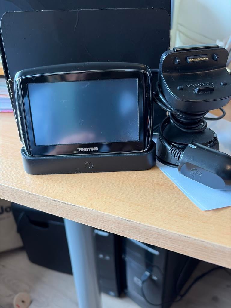 TomTom navigatiesysteem met houder en oplader, Ophalen, Gebruikt