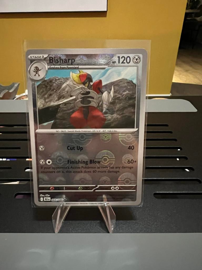 Bisharp Pokémon Kaart Pokeball 065/086 Zeldzaam, Ophalen of Verzenden, Zo goed als nieuw, Losse kaart, Foil