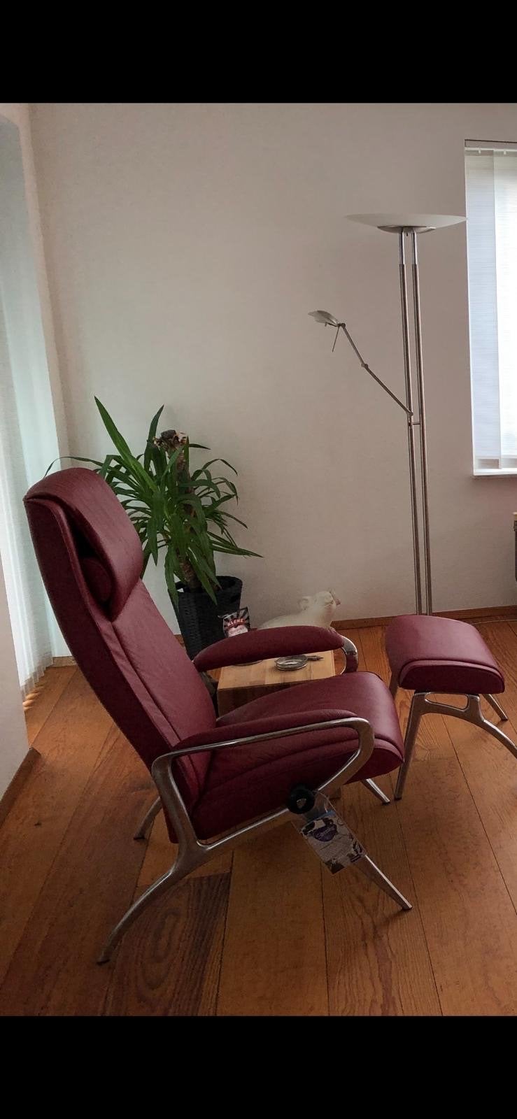 Stressless fauteuil met hocker - Rood leer, Ophalen, Gebruikt, Leer, 75 tot 100 cm