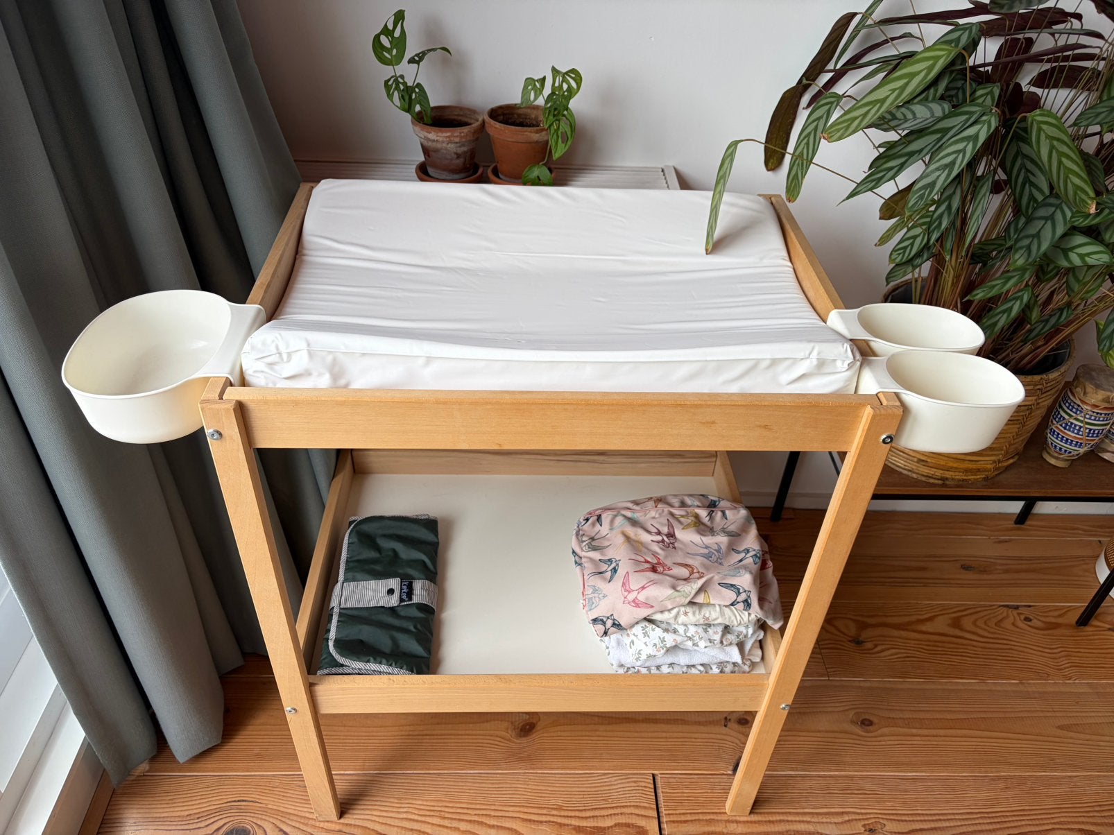 Commode met kussen, hoezen en reisverschoonmatje, Huis en Inrichting, Tafels | Sidetables, Ophalen, 100 tot 150 cm, Zo goed als nieuw