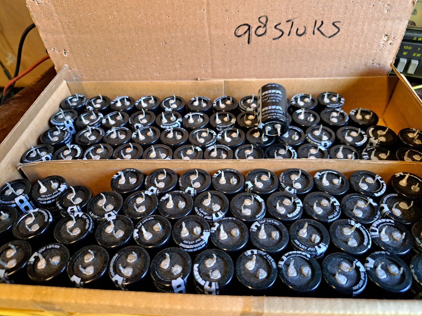Tekoop nieuwe elco,s  220 uf _ 400 volt, Ophalen of Verzenden, Nieuw