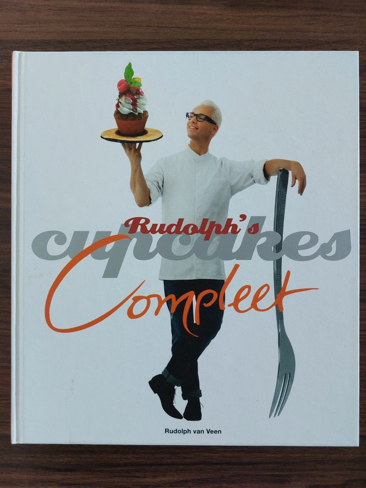 Rudolph's Cupcakes Compleet - Rudolph van Veen, Taart, Gebak en Desserts, Vegetarisch, Ophalen of Verzenden, Zo goed als nieuw