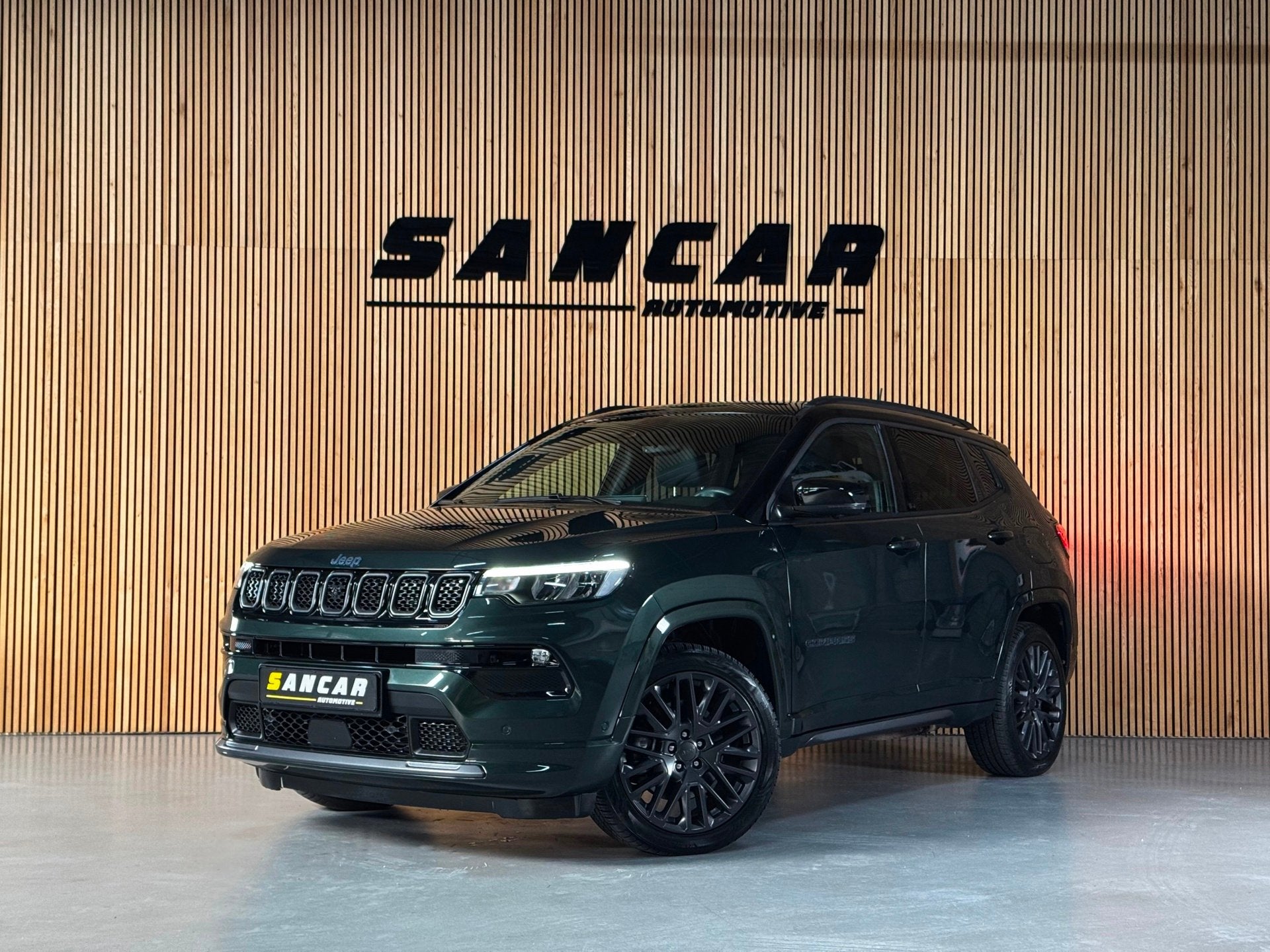 Jeep Compass 4xe 240 Plug-in Hybrid Electric S PANO|ALPINE S, Auto's, Automaat, Dealer onderhouden, Zwart, 4 cilinders