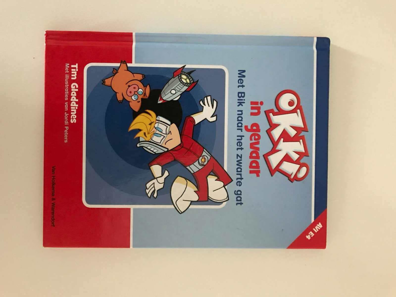 Boek ‘Okki in gevaar, met bik naar het zwarte gat’ te koop, Ophalen of Verzenden