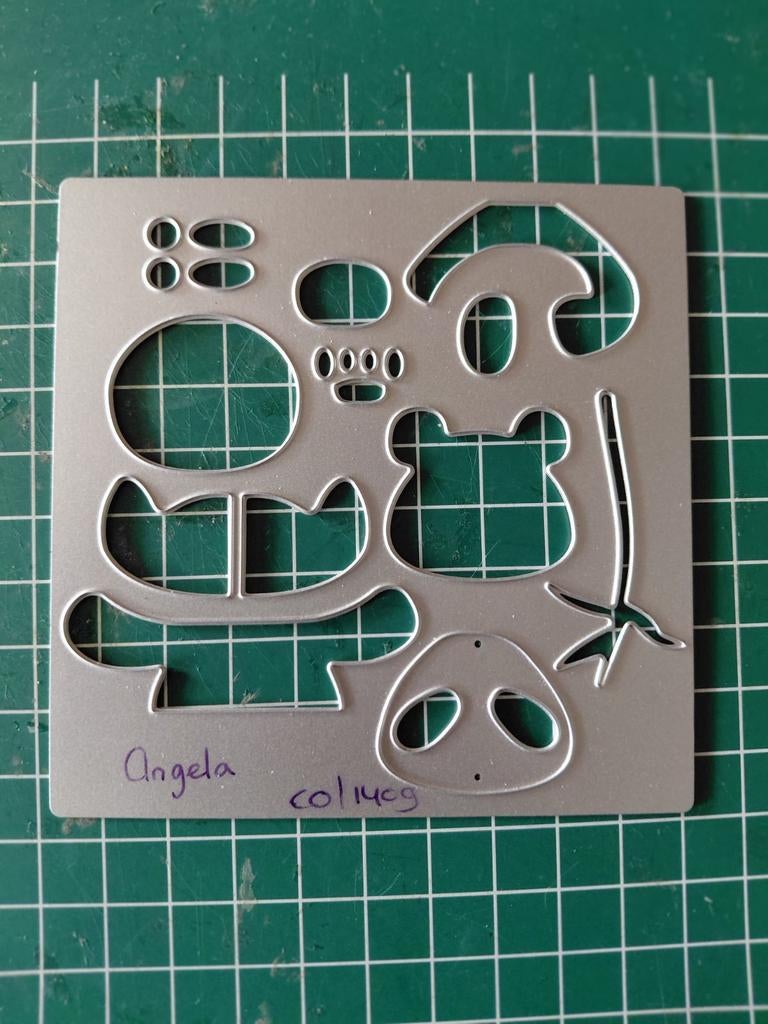 Snijmal Panda of beer- Kaarten Maken, Scrapbooking, Hobby en Vrije tijd, Knutselen, Ophalen of Verzenden, Gebruikt, Gereedschap of Toebehoren