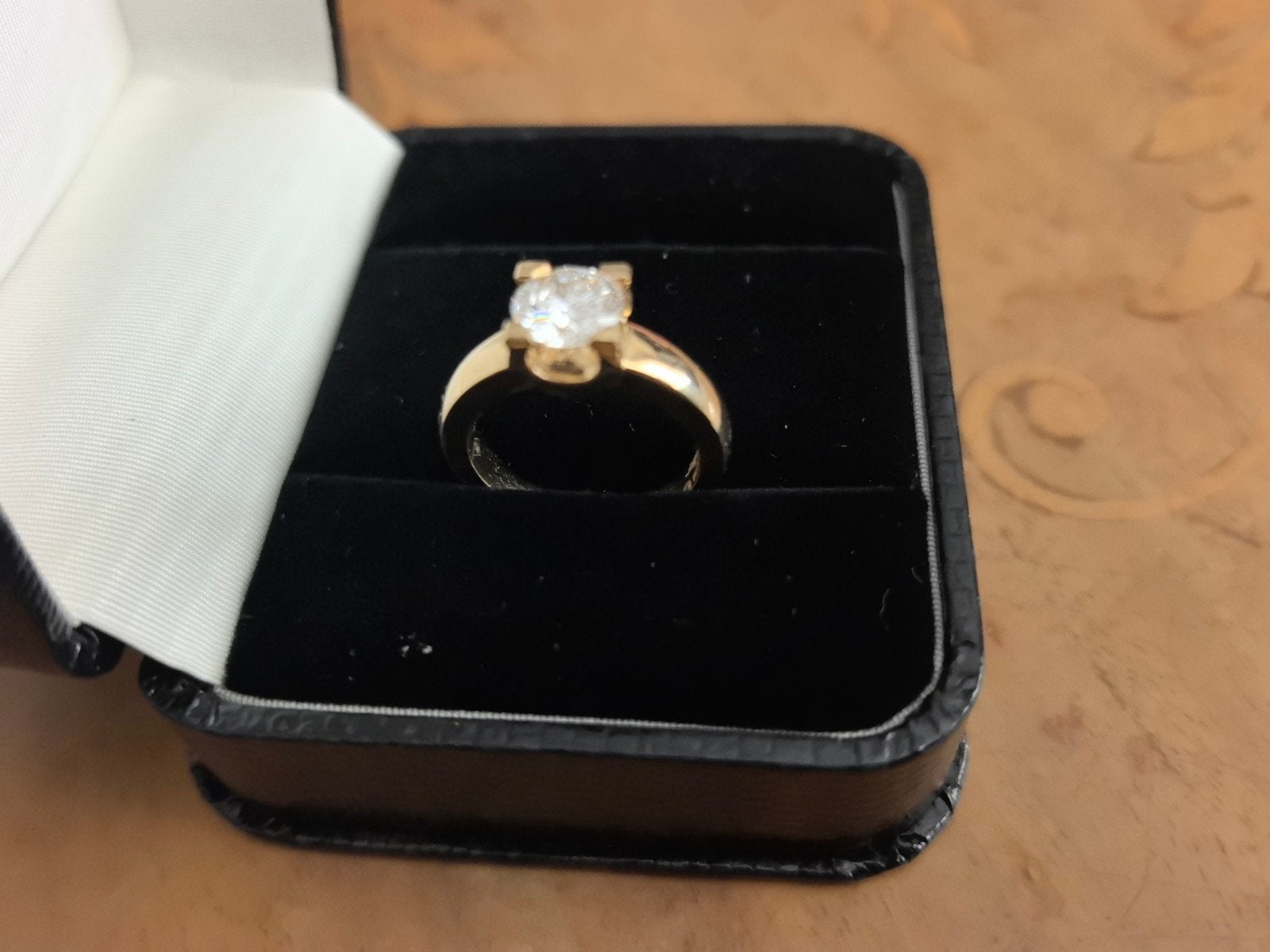 Dames ring Met diamant, Ophalen of Verzenden, Zo goed als nieuw, 17 tot 18, Dame