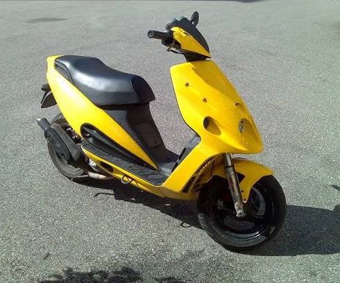 GEZOCHT Malaguti f12(r), Fietsen en Brommers, Ophalen, Zo goed als nieuw, Benzine