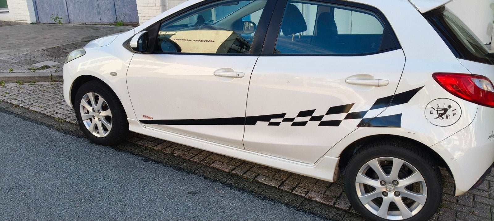 Mazda 2 1.3 Bifuel 62KW 5DRS 2011 Wit, Voorwielaandrijving, 15 km/l, 37 €/maand, 4 cilinders