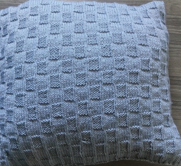 Nieuw vierkant grijs kussen met blokjesmotief 45 x 45 cm., Vierkant, Nieuw, Ophalen of Verzenden, Sierkussen