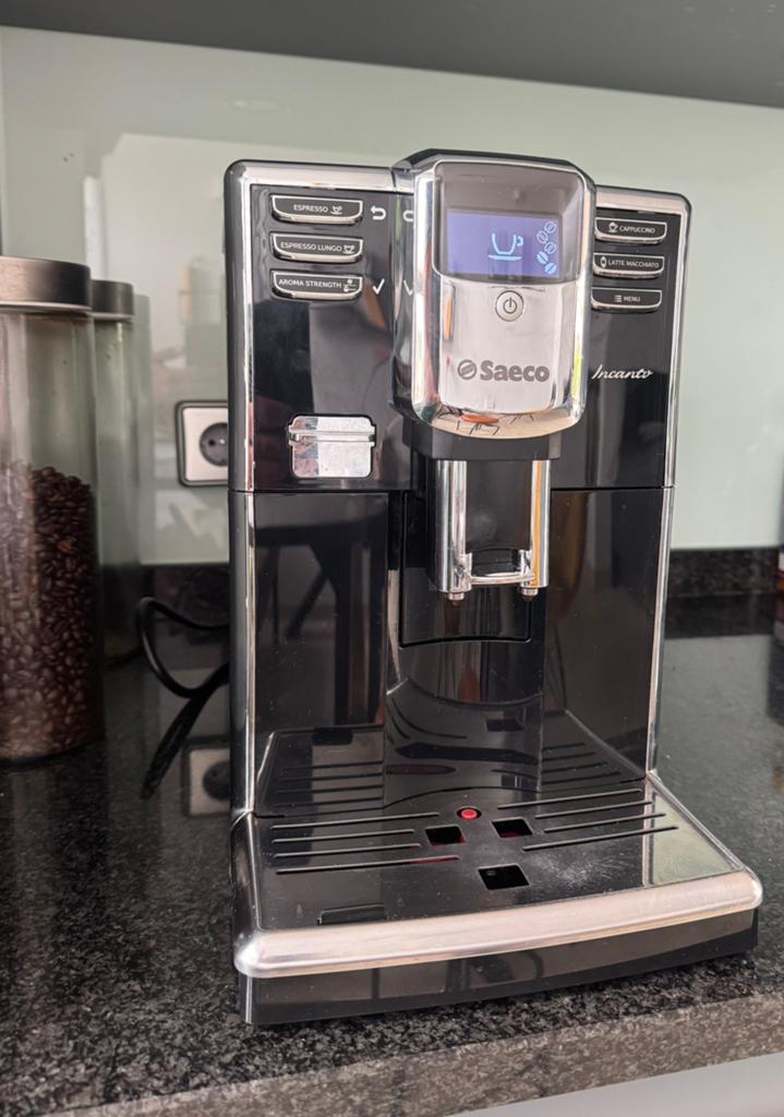 Saeco Incanto HD8916/01 Volautomatische Espressomachine, Witgoed en Apparatuur, Koffiezetapparaten, Ophalen, Afneembaar waterreservoir
