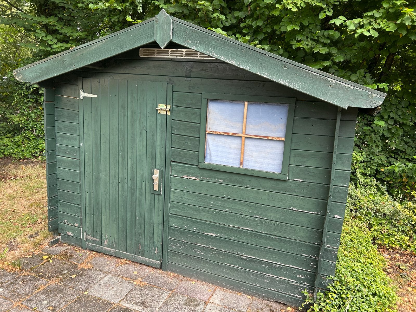 Gratis! Groene houten schuur met raam en deur, Tuin en Terras, Tuinhuizen, Schuur, 1 raam, Hout, Ophalen