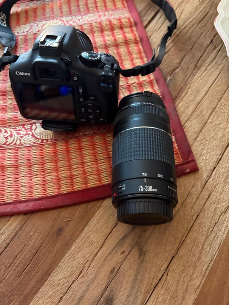 Canon EOS 1300D Spiegelreflexcamera met 75-300mm lens, Ophalen, Spiegelreflex, Canon, Zo goed als nieuw