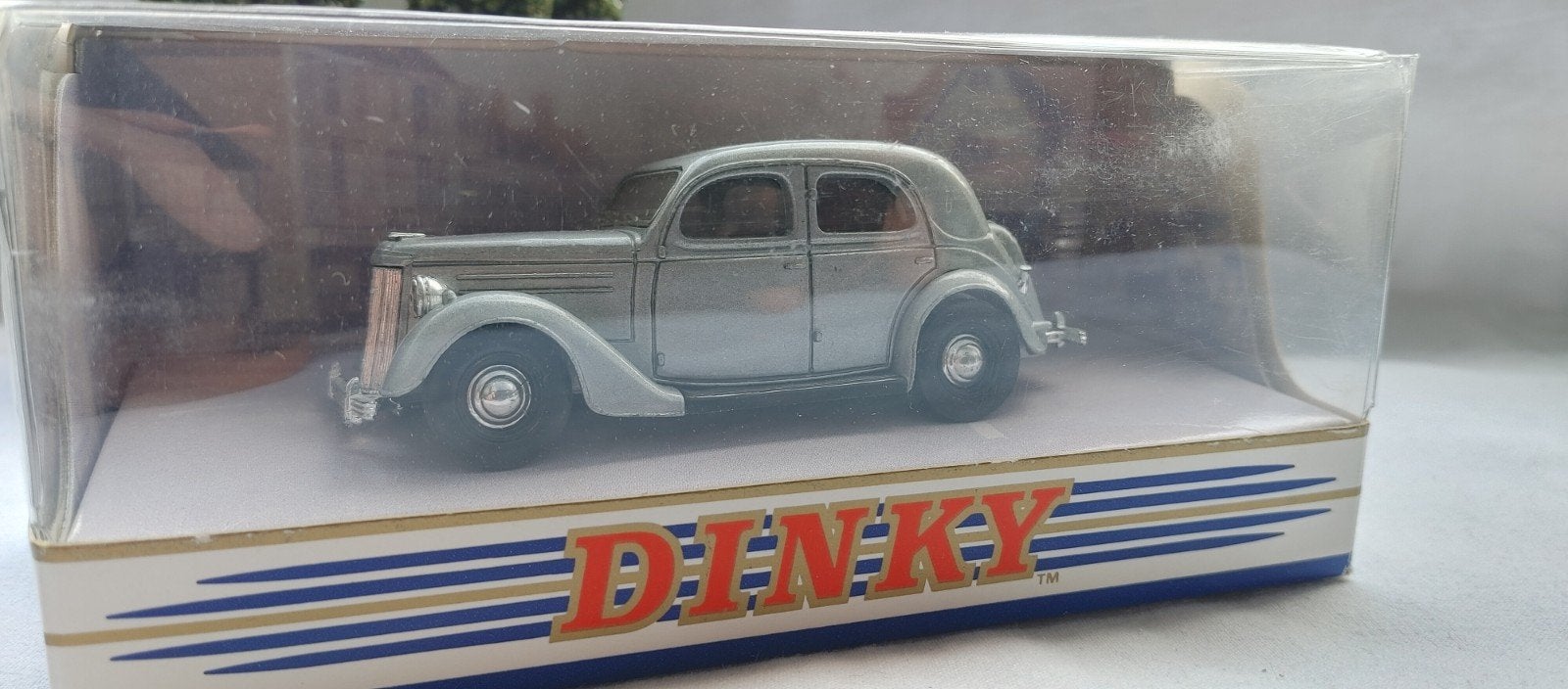 matchbox dinky ford V8 1:43, Verzenden, Zo goed als nieuw, Auto, Matchbox