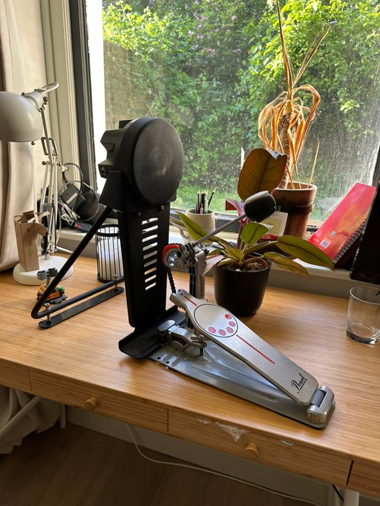 Roland KD8 kickdrum met Pearl P930 basspedal, Ophalen of Verzenden, Zo goed als nieuw