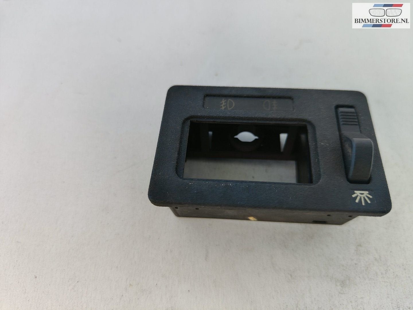Inbouw frame voor schakelaar BMW 5 serie E28 61311375984 137, Gebruikt, -, -, Ophalen of Verzenden