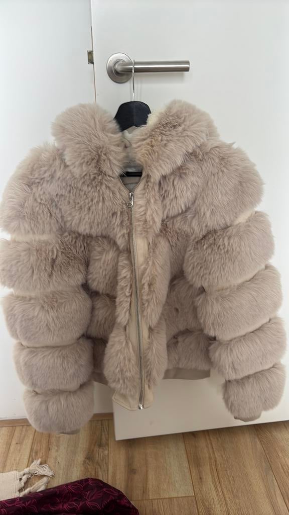 Imitatie bontjas, Ophalen of Verzenden, Zo goed als nieuw, Beige
