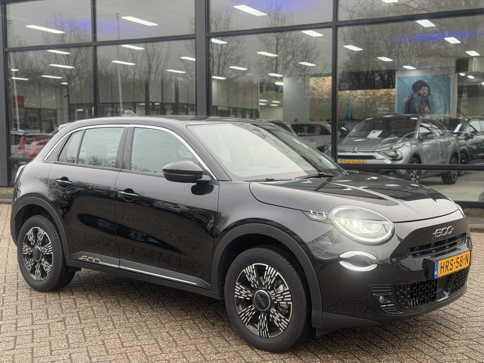Fiat 600 Hybrid Urban Automaat|Carplay|Airco|Cruise, Auto's, Dealer onderhouden, Stof, Gebruikt, 1199 cc