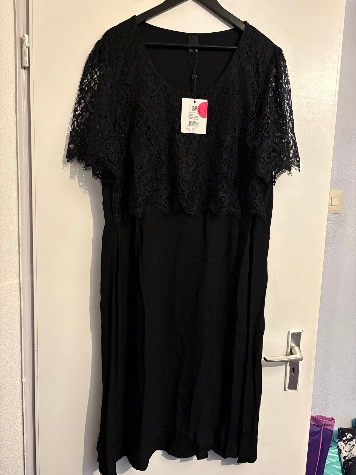 Zwarte kanten jurk - Adia Fashion, maat 46/48, Kleding | Dames, Ophalen of Verzenden, Nieuw, Zwart, Jurk